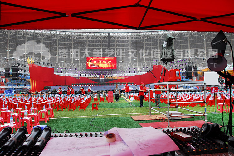 三門(mén)峽紅歌會(huì )舞臺搭建